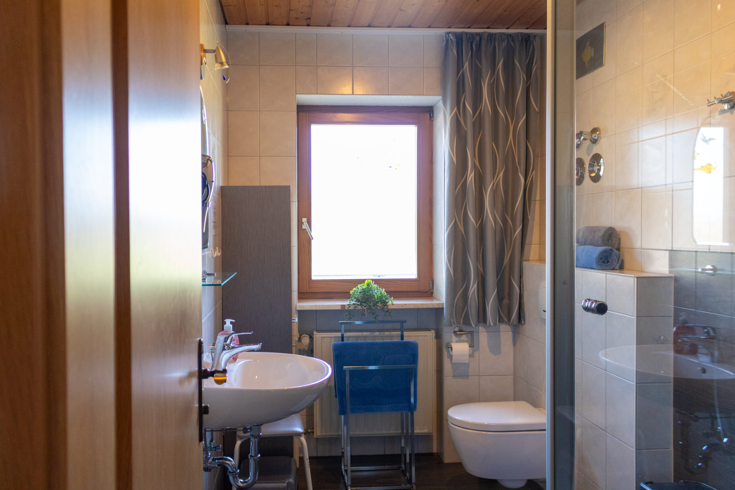 Badezimmer mit Dusche